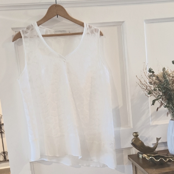 T Tahari Tops - T Tahari White Sleeveless Top